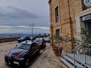 Rapina armata in un’azienda di Castelfidardo: quattro denunciati dai carabinieri
